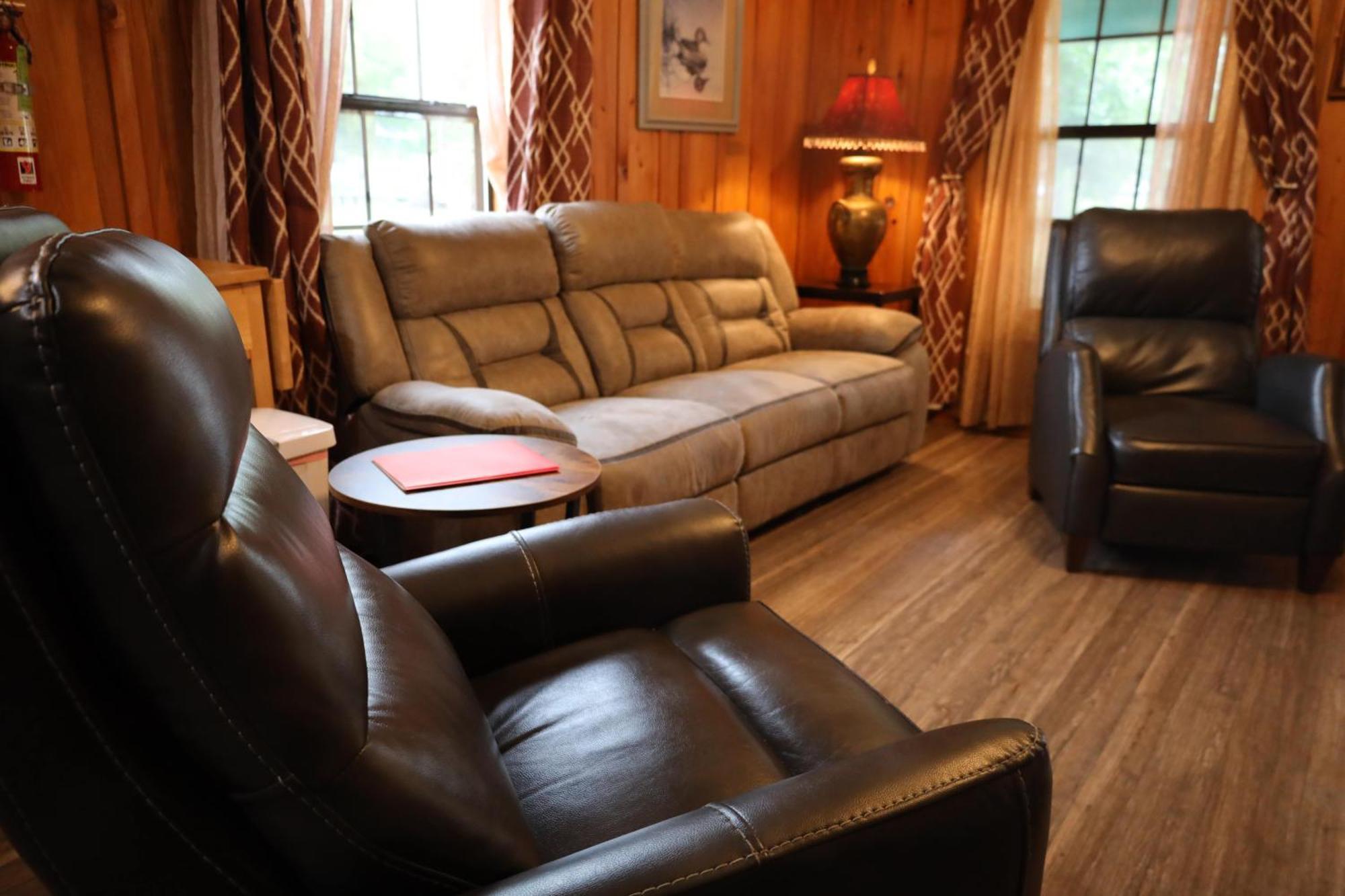 Turn On Inn Lake Village Room photo