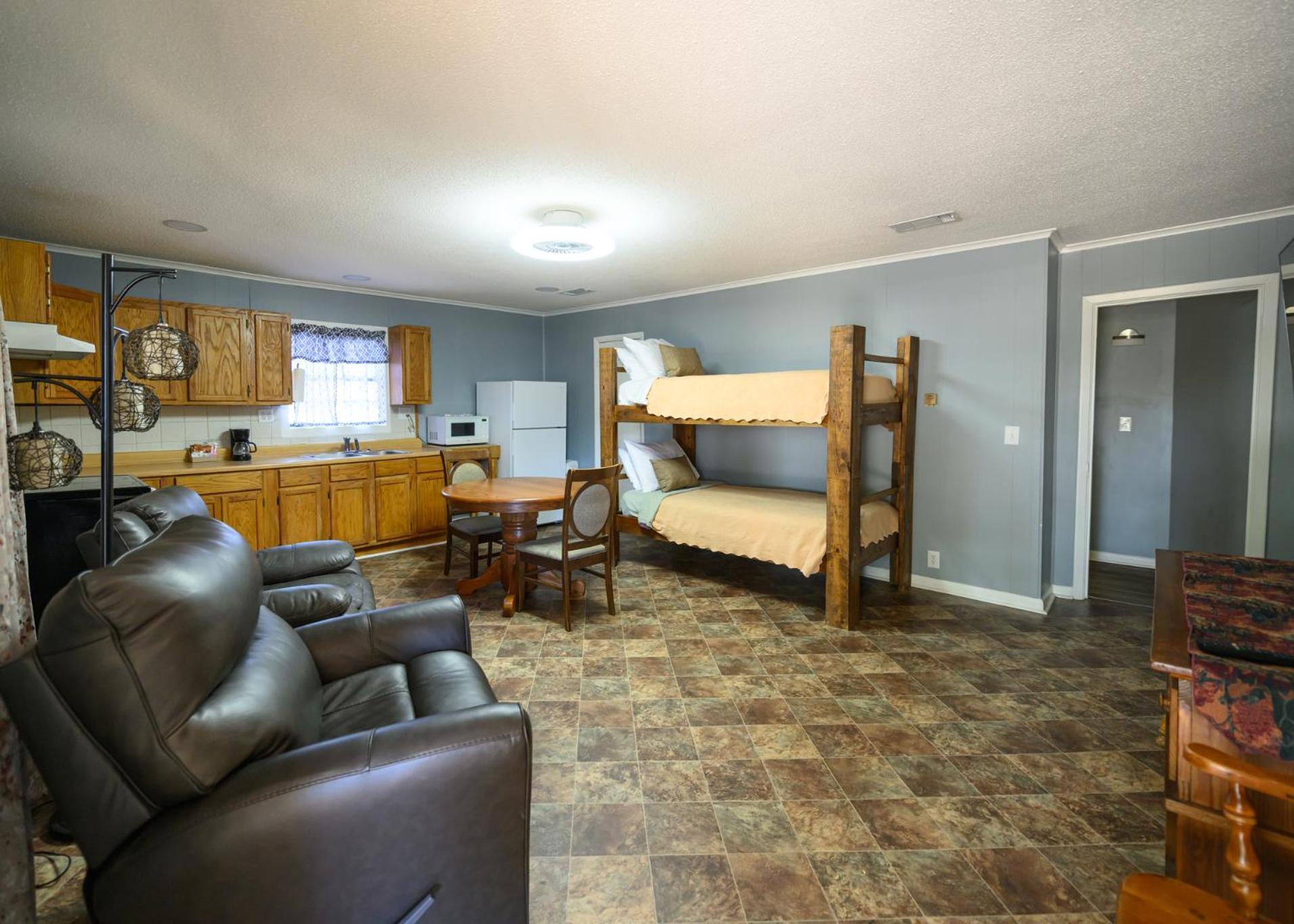 Turn On Inn Lake Village Room photo